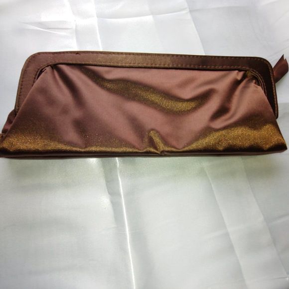 Clutch/purse with embroidering and sequins - Picture 3 of 4